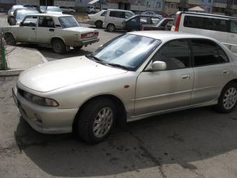 1995 Mitsubishi Galant Pictures