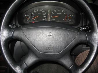 1999 Mitsubishi Galant Pictures