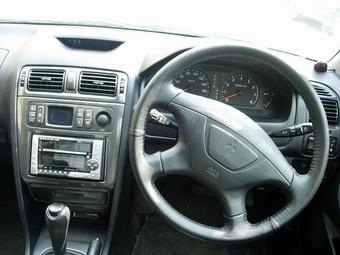 2000 Mitsubishi Galant Pictures