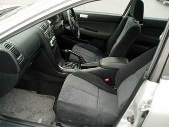 2000 Mitsubishi Galant Photos