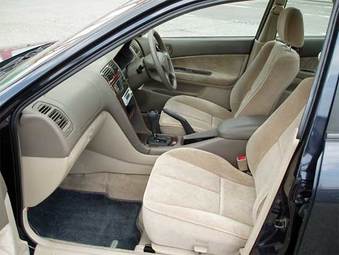 2000 Mitsubishi Galant Pictures