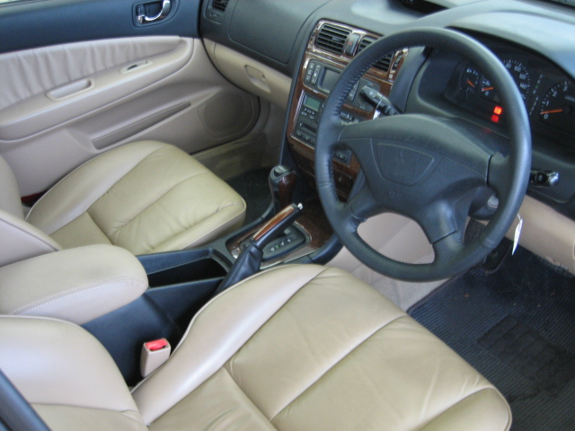 2000 Mitsubishi Galant Pictures