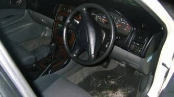 2000 Mitsubishi Galant Pictures