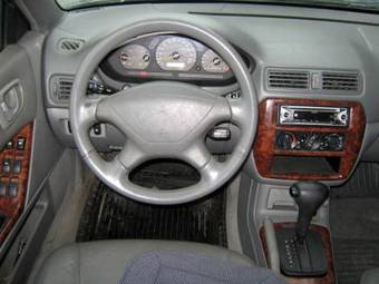 2000 Mitsubishi Galant Photos