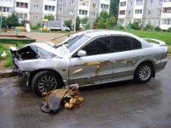 2000 Mitsubishi Galant Pictures