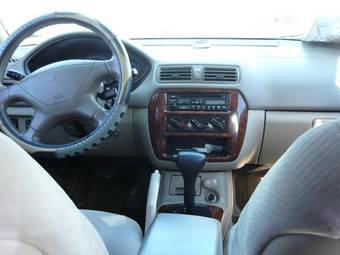 2000 Mitsubishi Galant Pictures