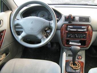 2000 Mitsubishi Galant Photos