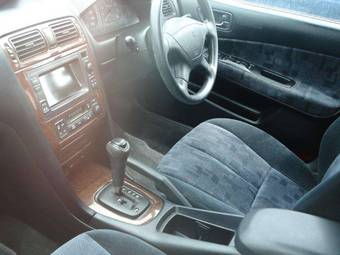 2000 Mitsubishi Galant Photos