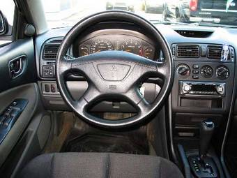 2000 Mitsubishi Galant Photos