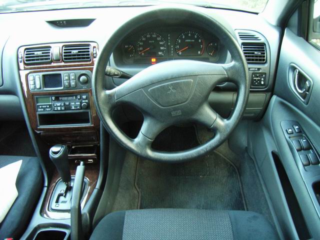 2001 Mitsubishi Galant Pictures