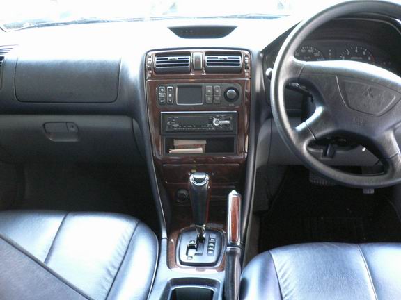 2001 Mitsubishi Galant Photos