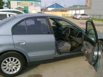 2001 Mitsubishi Galant Photos