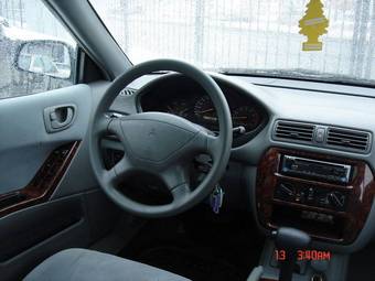 2001 Mitsubishi Galant Photos