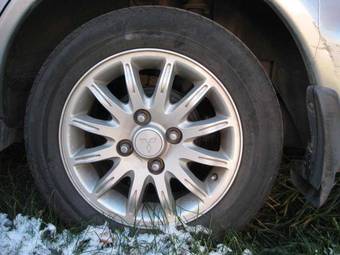 2002 Mitsubishi Galant Photos