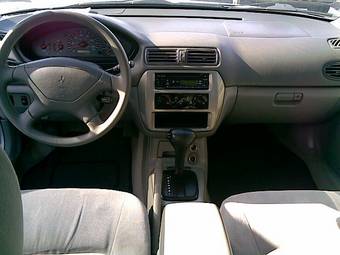 2002 Mitsubishi Galant Pictures