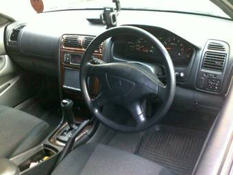 2002 Mitsubishi Galant Photos