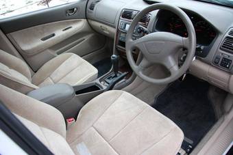 2002 Mitsubishi Galant Pics