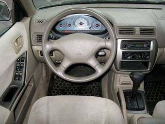 2002 Mitsubishi Galant Photos