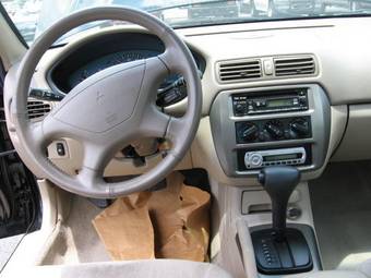2002 Mitsubishi Galant Pictures