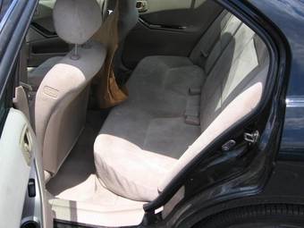 2002 Mitsubishi Galant Photos