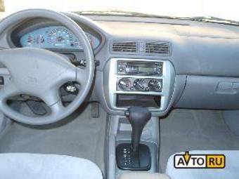 2002 Mitsubishi Galant Photos