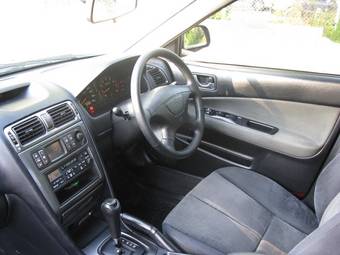 2002 Mitsubishi Galant Photos