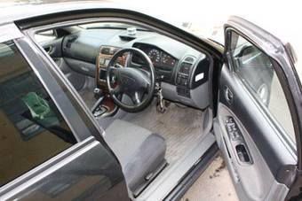 2002 Mitsubishi Galant Photos