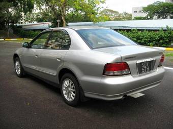 2003 Mitsubishi Galant Photos