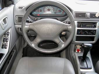 2003 Mitsubishi Galant Photos