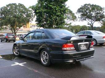 2004 Mitsubishi Galant Photos