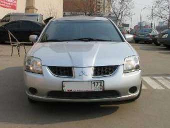 2004 Mitsubishi Galant Photos