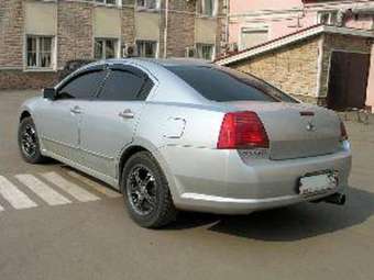 2004 Mitsubishi Galant Photos
