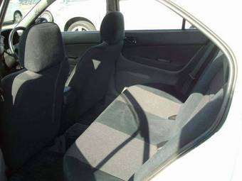 2004 Mitsubishi Galant Photos