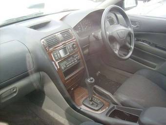 2004 Mitsubishi Galant Pictures