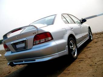 2004 Mitsubishi Galant Photos