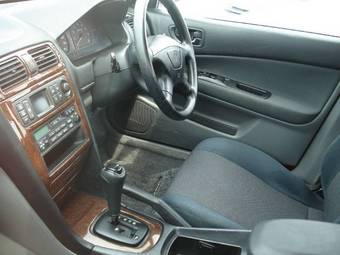 2004 Mitsubishi Galant Pictures