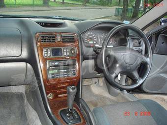 2004 Mitsubishi Galant Pictures