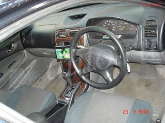 2004 Mitsubishi Galant Photos