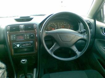 2004 Mitsubishi Galant Photos