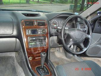2004 Mitsubishi Galant Pictures