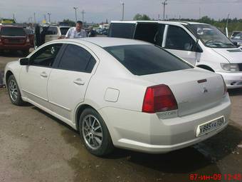 2004 Mitsubishi Galant Photos