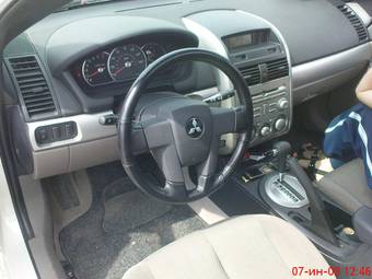 2004 Mitsubishi Galant Photos