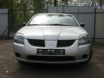 2004 Mitsubishi Galant Photos
