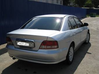 2004 Mitsubishi Galant Photos