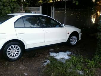 2004 Mitsubishi Galant Photos