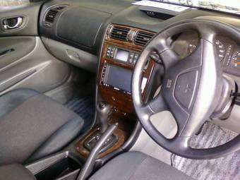 2004 Mitsubishi Galant Pics