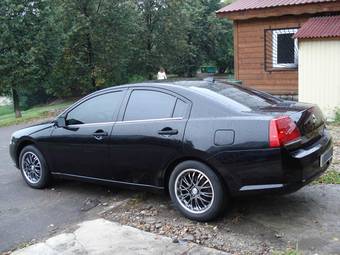 2004 Mitsubishi Galant Photos