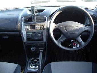 2005 Mitsubishi Galant Images