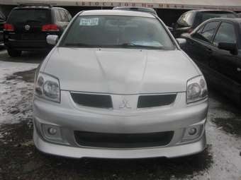 2004 Mitsubishi Galant Wagon Pics