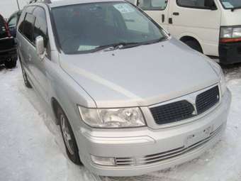 2002 Mitsubishi Grandis Pictures